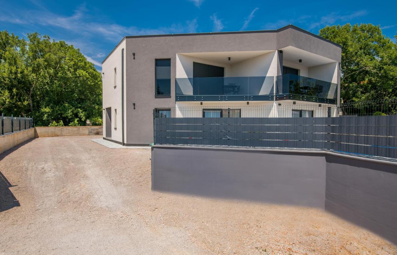 Apartments Villa "Aurea" With Pool Krk Town Exterior foto